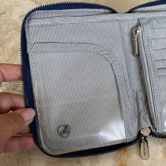 Travelon RFID Blocking Single Zip Nylon Wallet - Picture 7 of 11